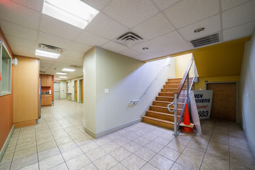 More Photos Of 302 Casa Blanca St, San Antonio Warehouse For Sale