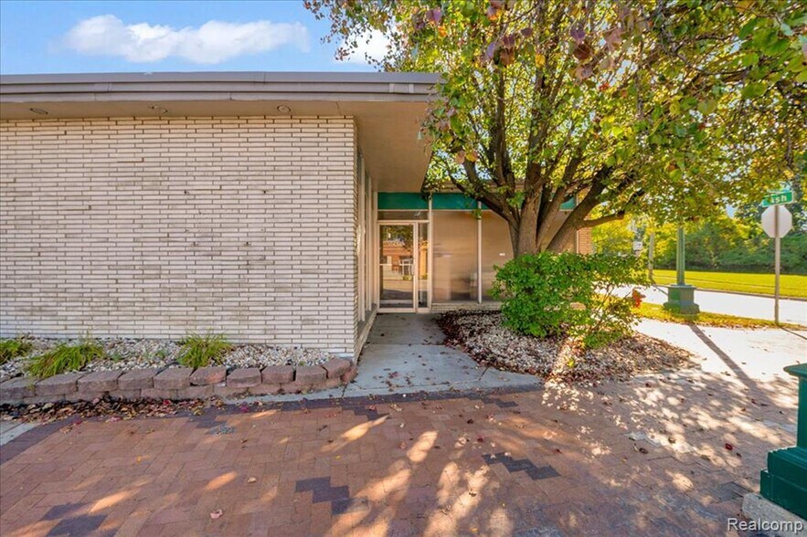More Photos Of 3151 S Wayne Rd, Wayne Storefront Retail Office For Lease