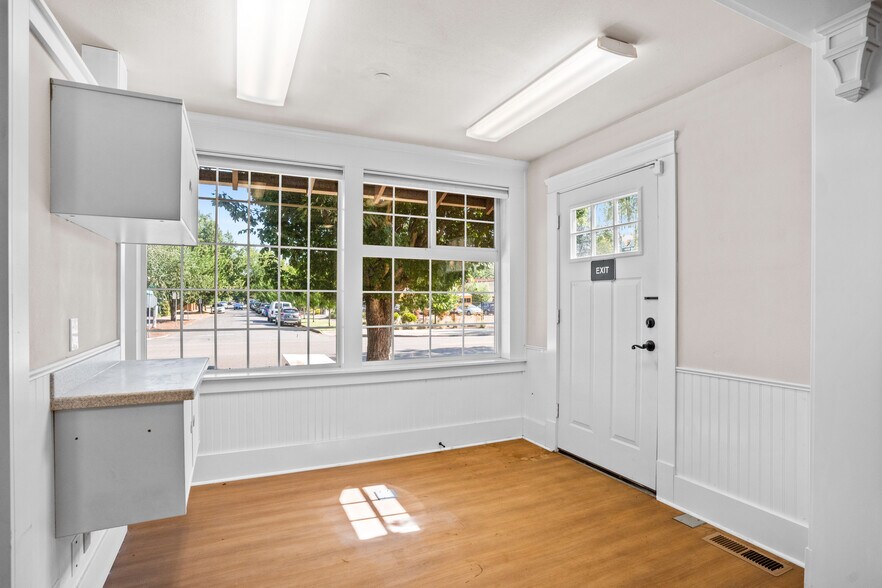 More Photos Of 1800 State St, Salem Medical For Sale