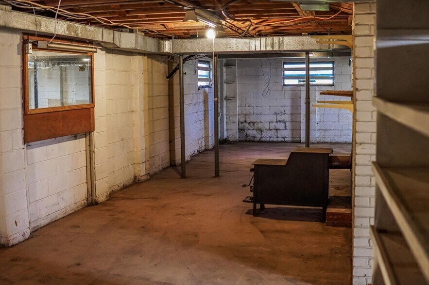 More Photos Of 4924 Freedom Dr, Charlotte Flex For Sale