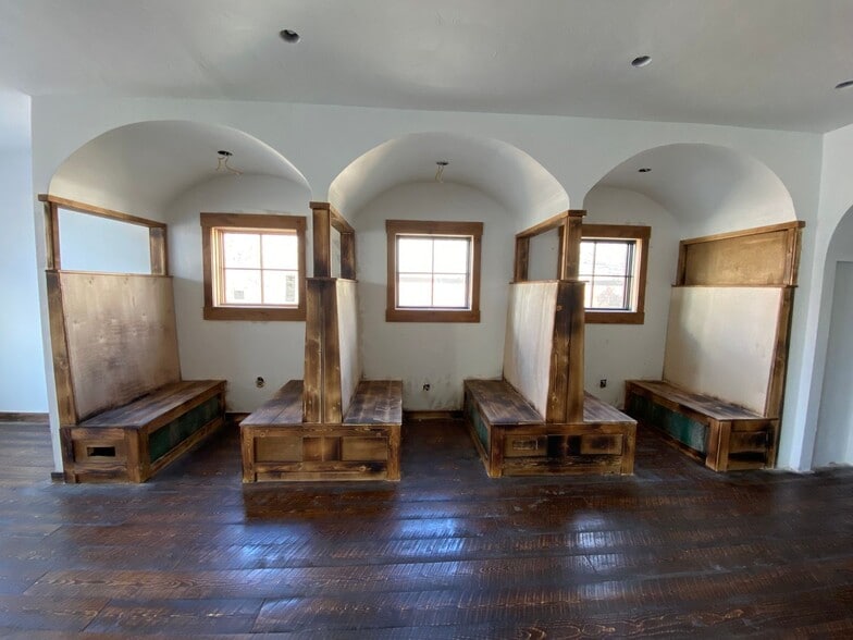 More Photos Of 8005 Churchill Rd, Manhattan General Retail For Lease