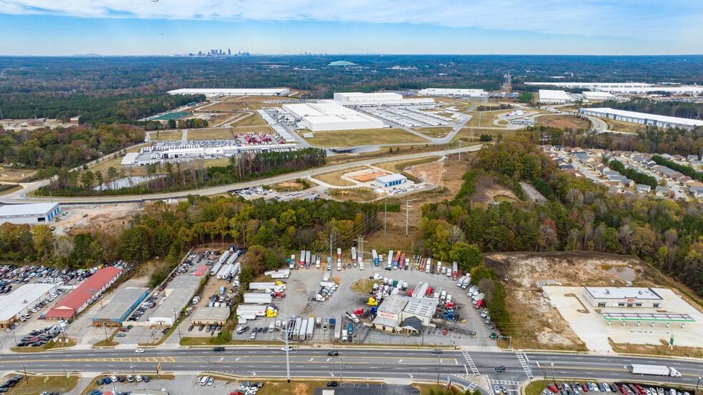 More Photos Of 1786 Forest Pky, Lake City Warehouse For Lease