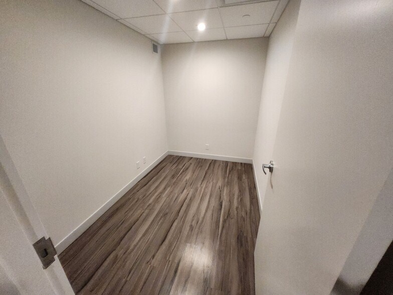 More Photos Of 251 Royal Palm Way, Palm Beach Office For Lease