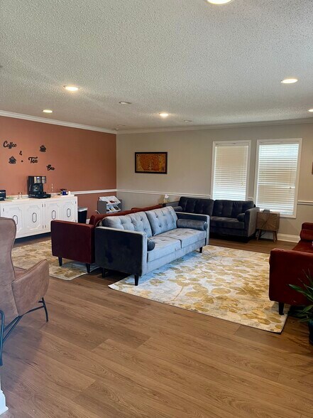 More Photos Of 1101 S Main St, Lindale Medical For Sale