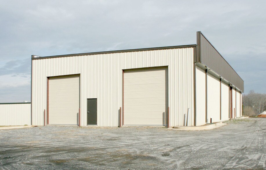 More Photos Of 1009 Union Center Dr, Alpharetta Warehouse For Sale