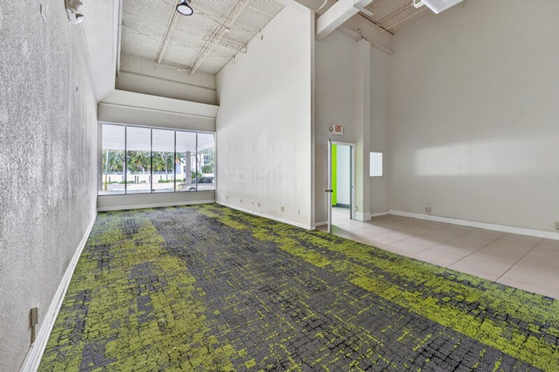 More Photos Of 3300-3370 NE 34th St, Fort Lauderdale Storefront Retail Office For Lease