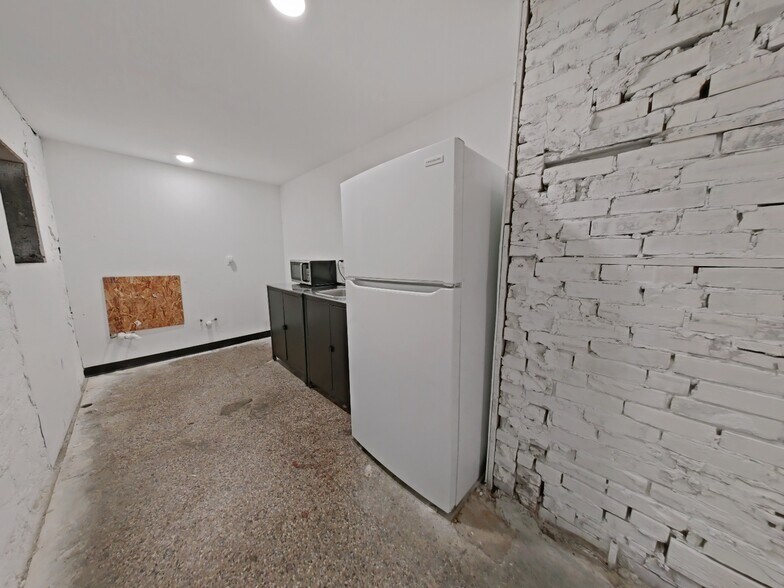 More Photos Of 1537 Deal St, Philadelphia Office For Sale