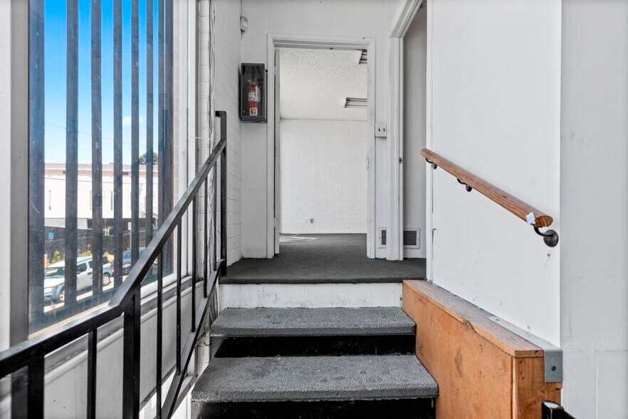 More Photos Of 410-420 E Beach Ave, Inglewood Warehouse For Sale