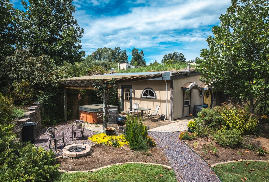 More Photos Of 295 Panthers Den Rd, Makanda Hotel For Sale