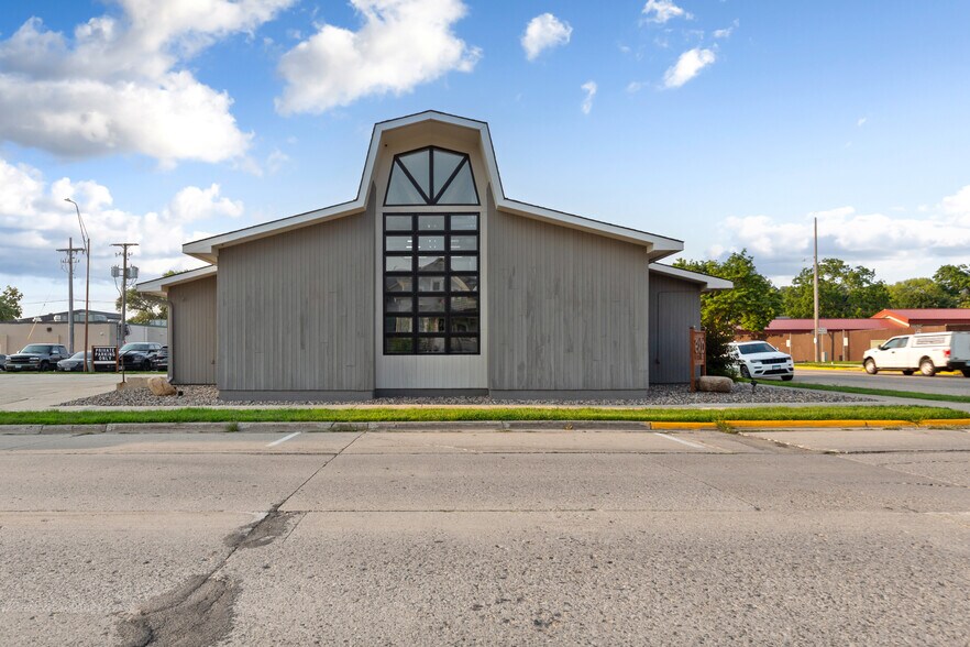 More Photos Of 152 E Pearl St, Owatonna Office For Sale