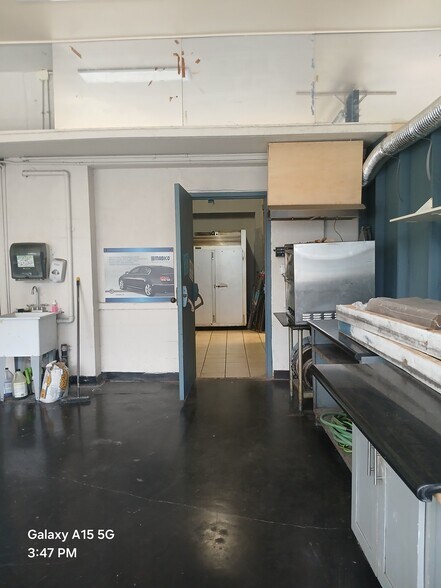 More Photos Of 2030 Homerule St, Honolulu Light Distribution For Lease