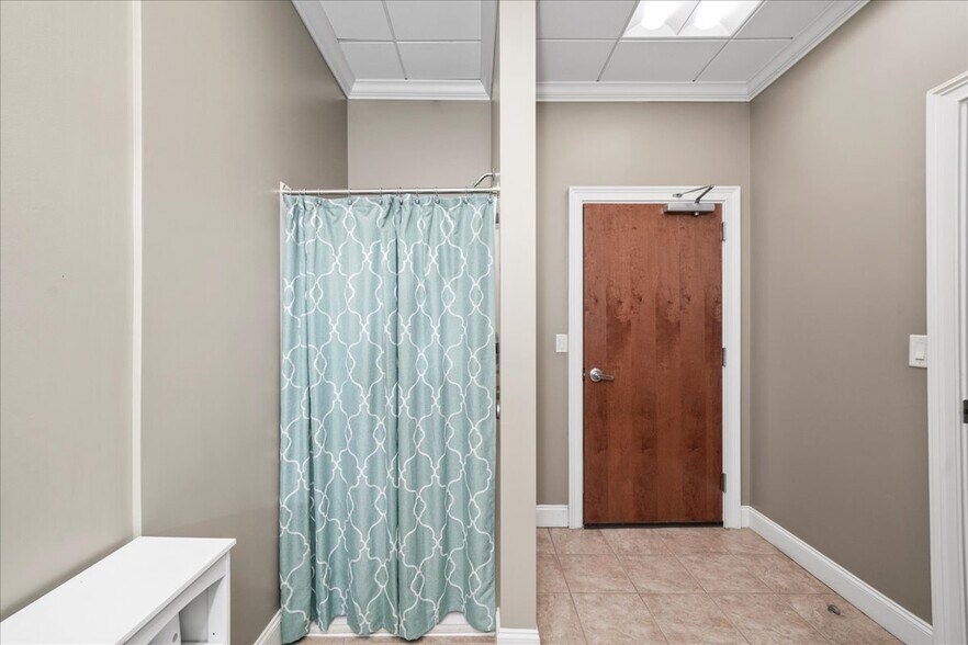 More Photos Of 6535 Shiloh Rd, Alpharetta Light Distribution For Sale
