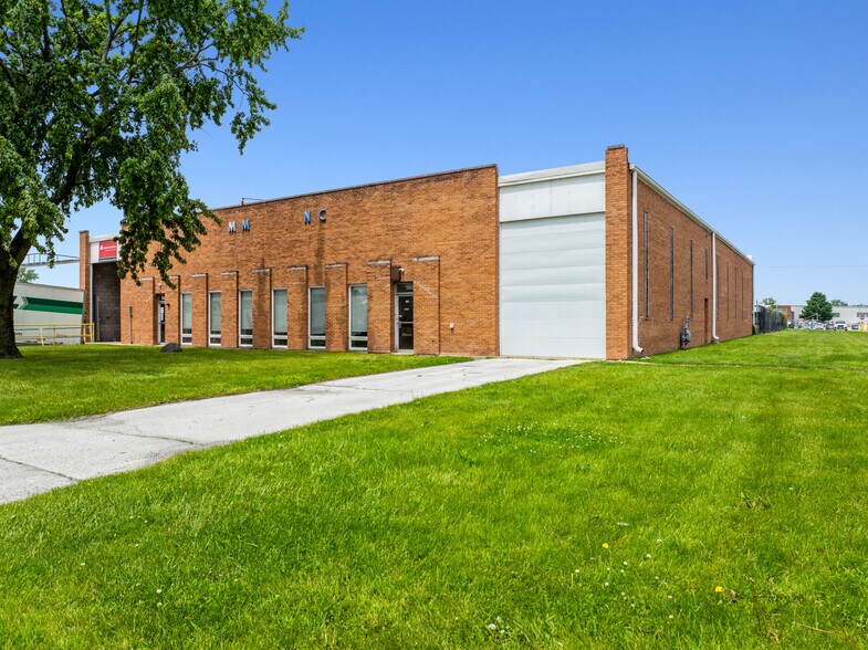 More Photos Of 2950 W 167th St, Markham Warehouse For Lease