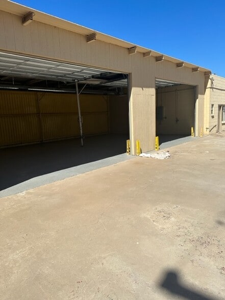 More Photos Of 1112 W Adams St, Phoenix Light Distribution For Sale
