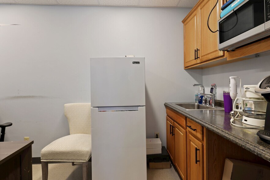 More Photos Of 794-799 Franklin Ave, Franklin Lakes General Retail For Sale