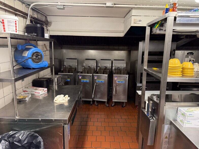 More Photos Of 1855 Gulf Blvd, Englewood Bar For Sale