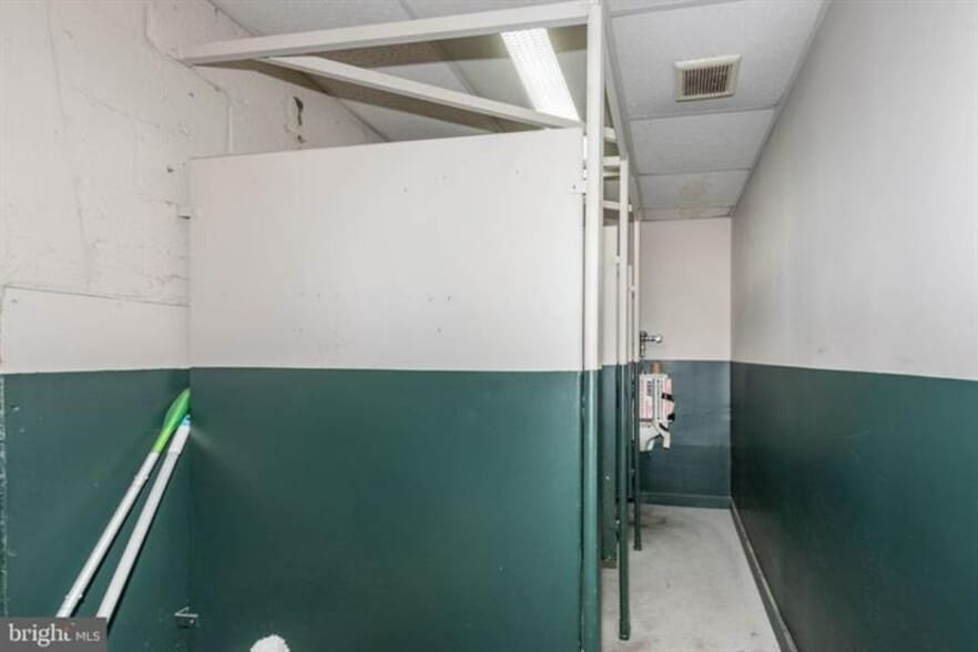 More Photos Of 3605 Wilkens Ave, Baltimore Auto Repair For Sale