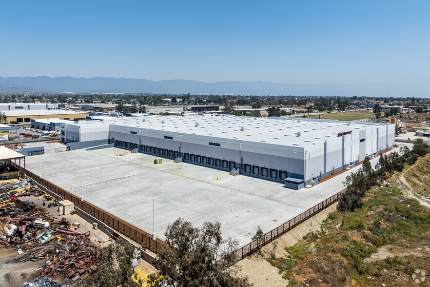 More Photos Of 15755 Arrow Blvd, Fontana Warehouse For Lease