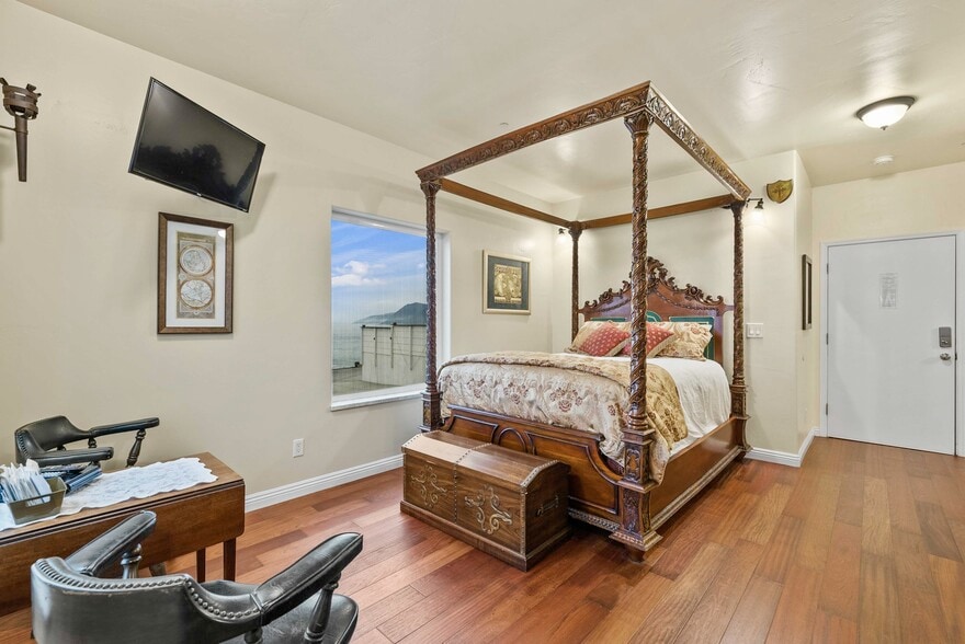 More Photos Of 266 Dolphin Dr, Whitethorn Hotel For Sale