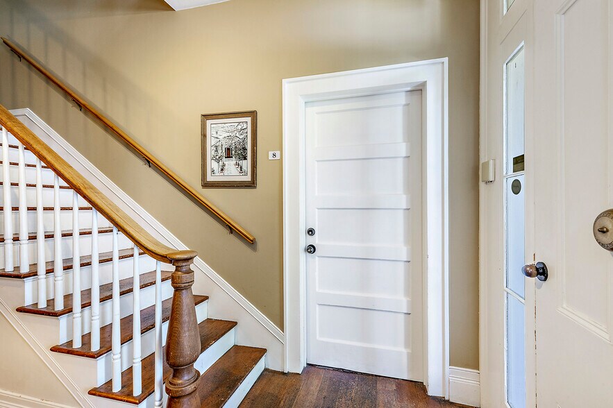 More Photos Of 240 E California St, Jacksonville Hotel For Sale