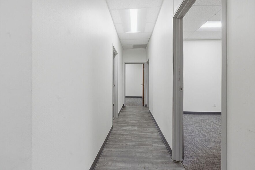 More Photos Of 1300 E Arapaho Rd, Richardson Light Distribution For Lease