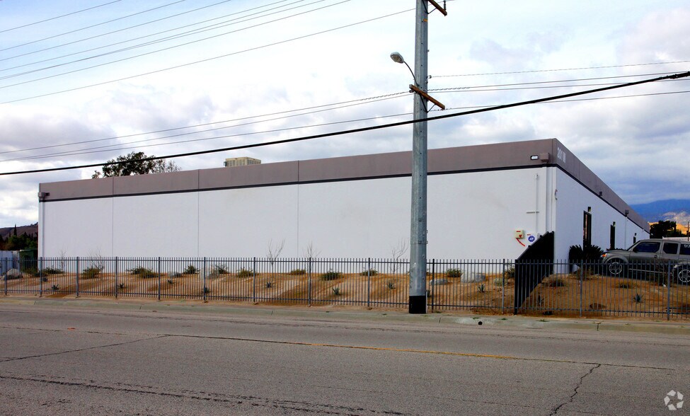 More Photos Of 161 W Lincoln St, Banning Warehouse For Lease