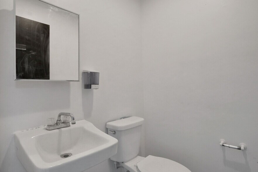 More Photos Of 8511 Alton Ave, Jacksonville Unknown For Lease