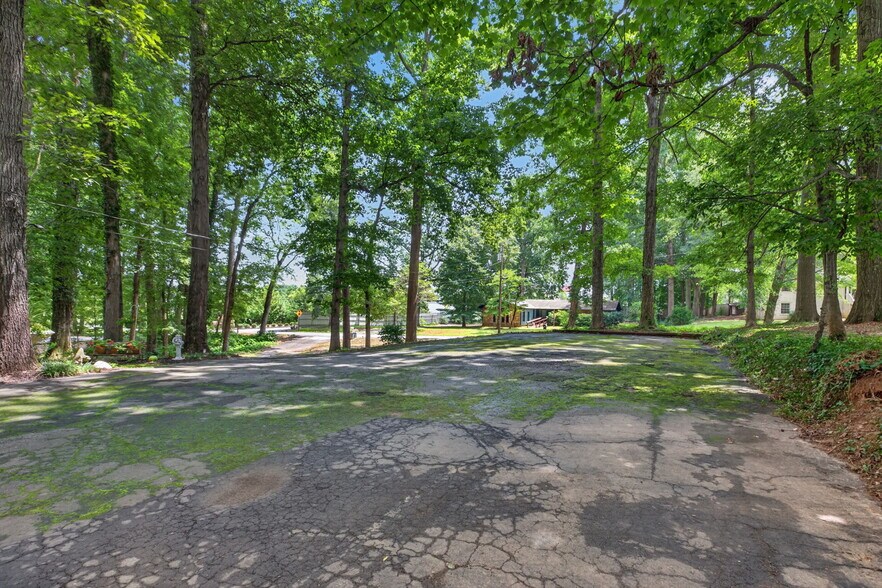 More Photos Of 3343 Dogwood Ln NW, Acworth Flex For Sale