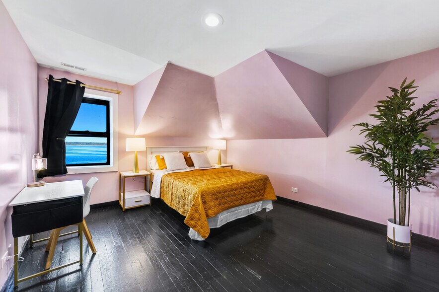 More Photos Of , Fox Lake Unknown For Sale