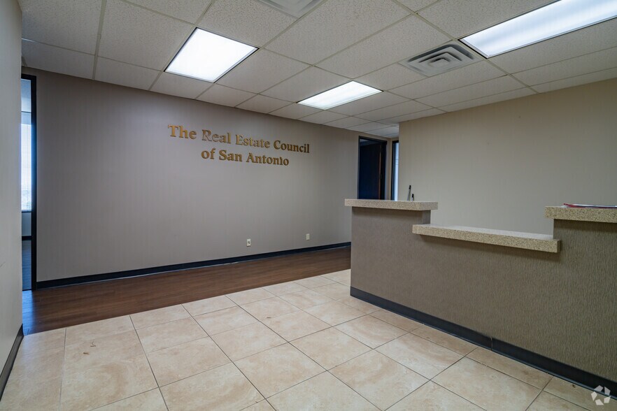 More Photos Of 8700 Tesoro Dr, San Antonio Unknown For Lease