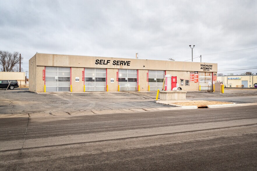 Primary Photo Of 581 Lester Ave, Onalaska Carwash For Sale