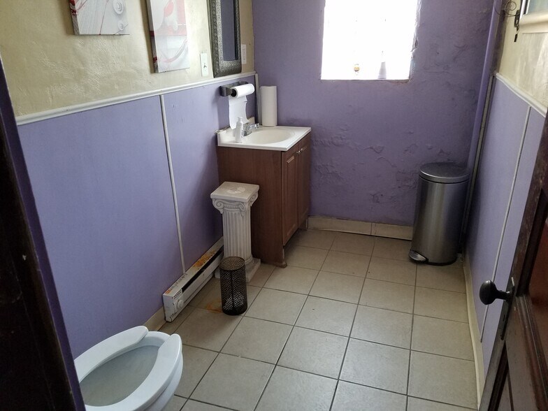 More Photos Of 5760 Bartmer Ave, Saint Louis Specialty For Sale