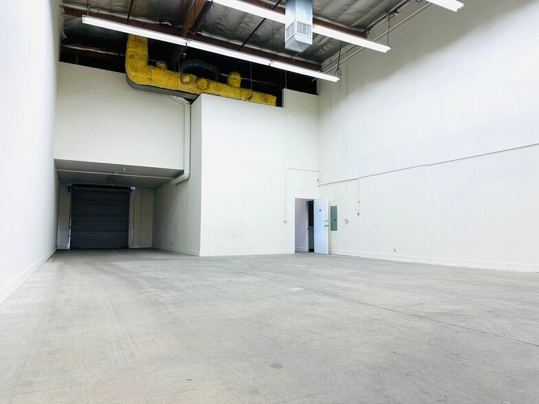 More Photos Of 5335-5355 McConnell Ave, Los Angeles Warehouse For Lease