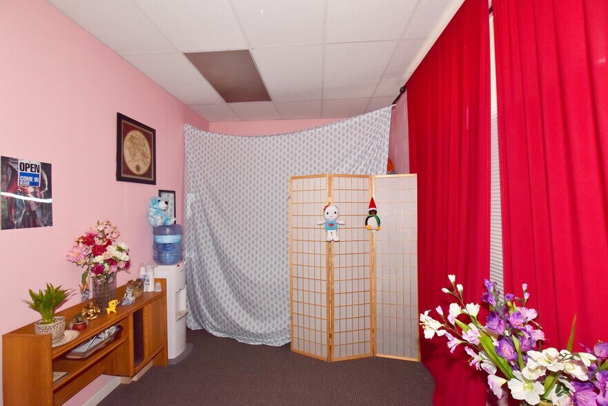 More Photos Of 2400-2408 8th Ave, Greeley Storefront Retail Office For Lease