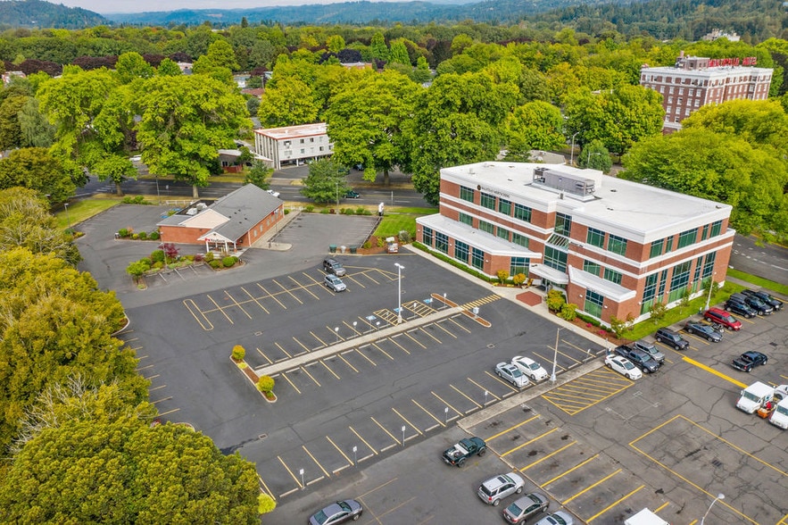 More Photos Of 1700 Hudson St, Longview Office For Lease