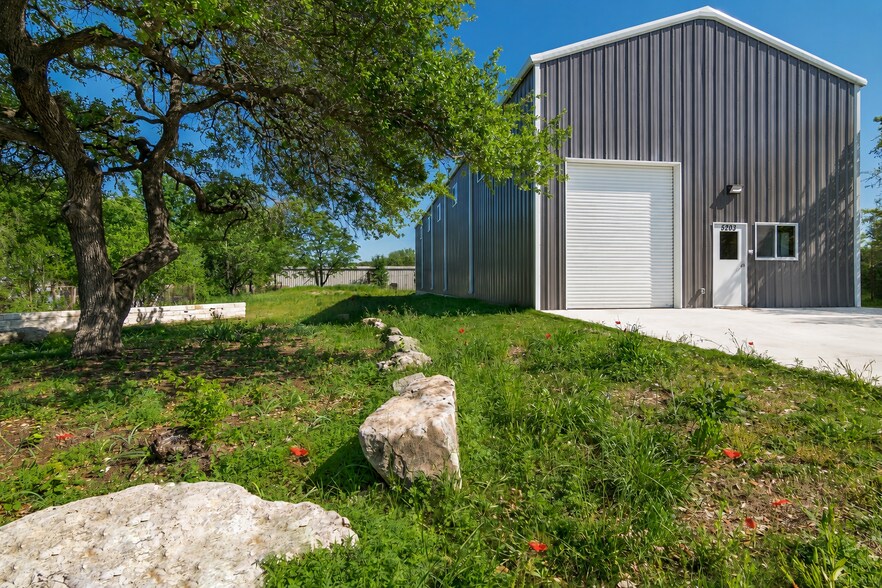 Primary Photo Of 5203 Beacon Dr, Austin Flex For Lease