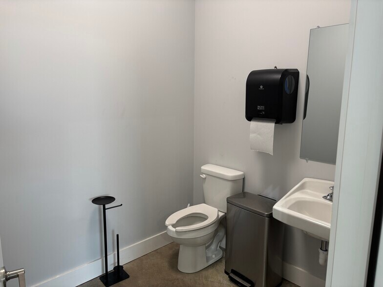 More Photos Of 1201 S Main Street, Nicholasville Flex For Lease