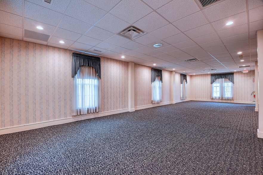 More Photos Of 201 Meadow St, Naugatuck Office For Sale