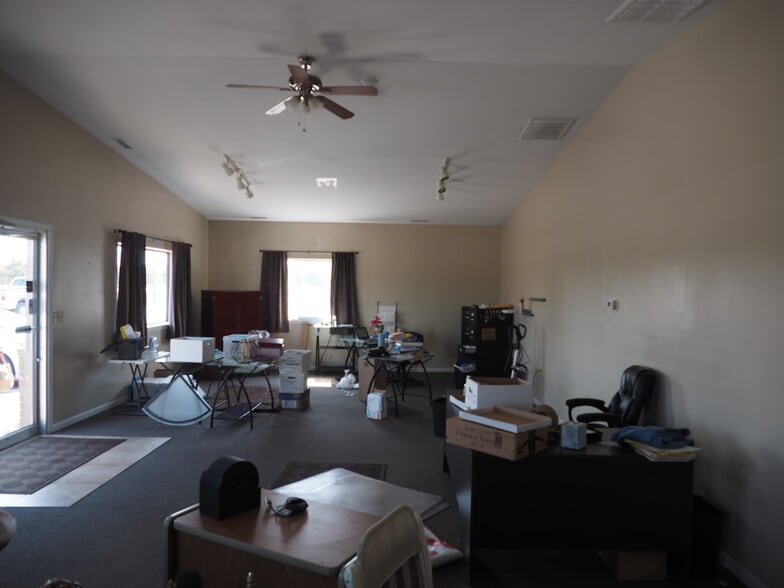 More Photos Of 9430 N Karen Dr, Mooresville Light Distribution For Lease