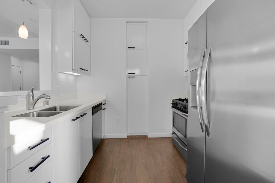 More Photos Of 525 Santa Monica Blvd, Santa Monica Apartments For Sale