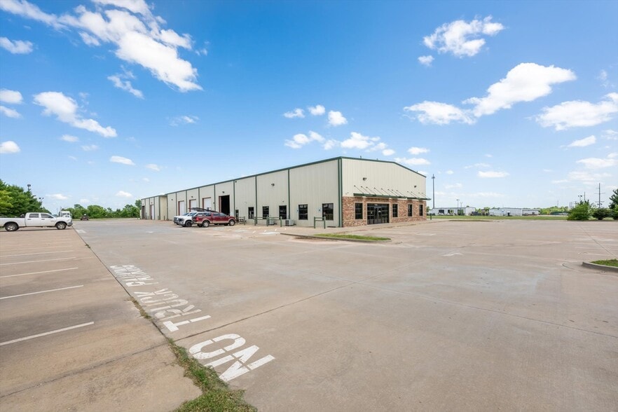 More Photos Of 13020 S Sunnylane Rd, Moore Industrial For Lease