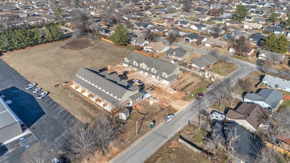 More Photos Of 2800-2811 W Mockingbird Rd, Rogers Apartments For Sale