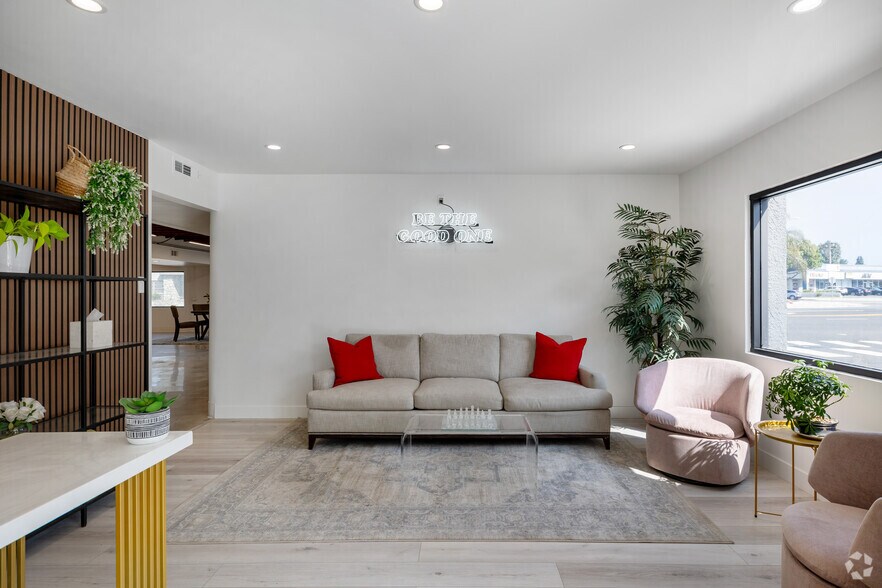 More Photos Of 11520 Jefferson Blvd, Culver City Light Distribution For Sale