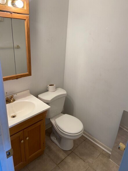 More Photos Of 7527 Gary Rd, Manassas Warehouse For Sale