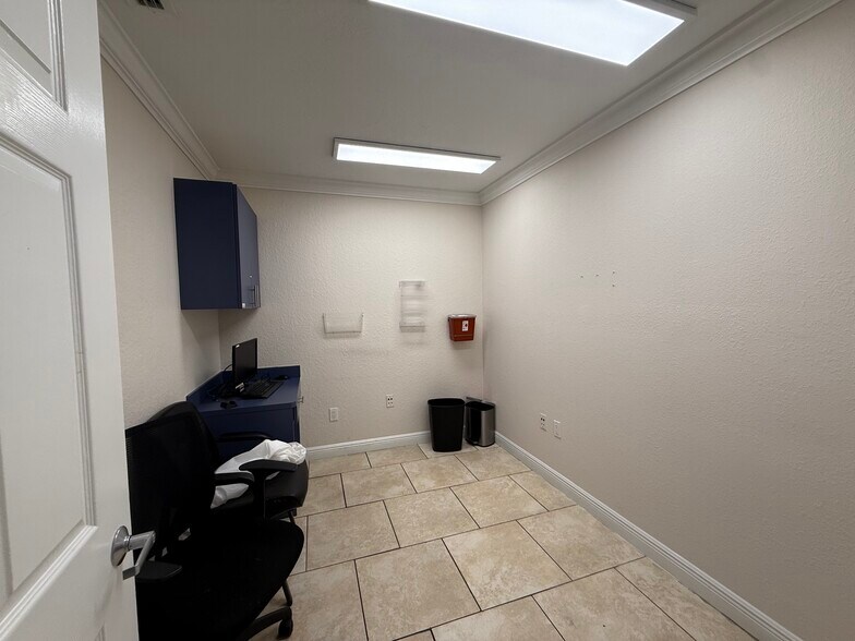 More Photos Of 9611 SW 40th St, Miami Medical For Sale