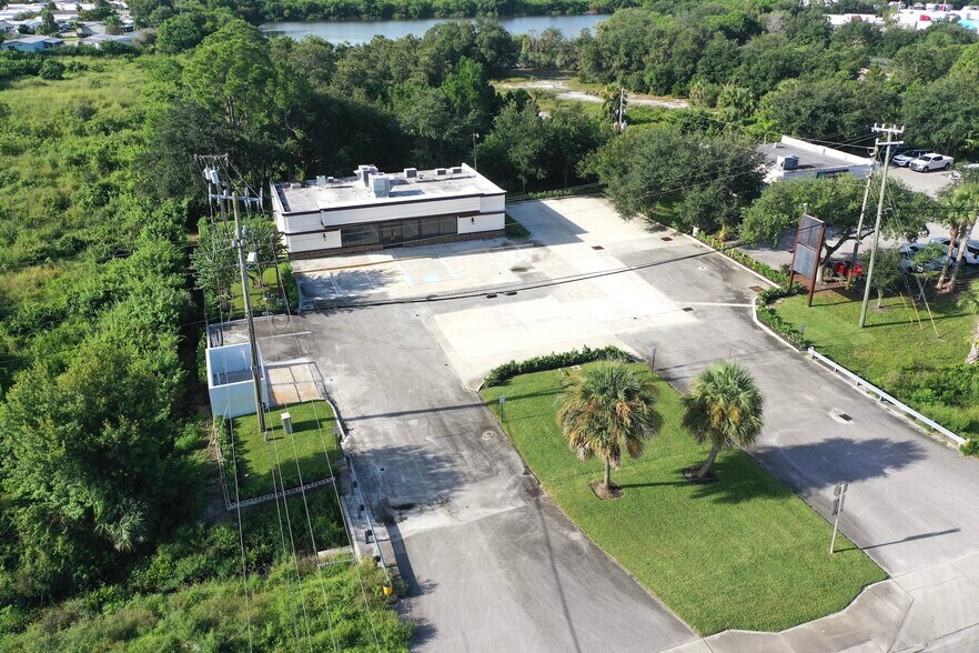 More Photos Of 8801 20th St, Vero Beach Convenience Store For Lease