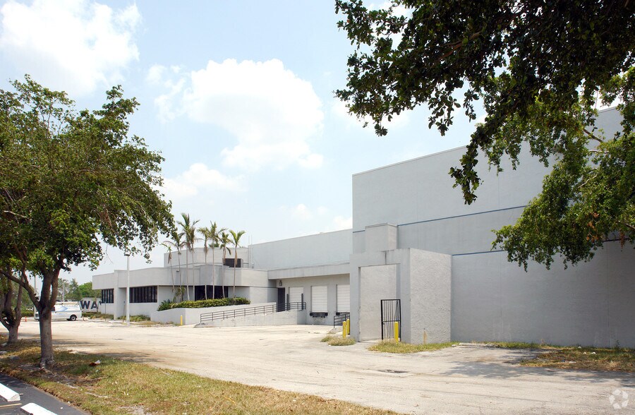 More Photos Of 8850 NW 20th St, Miami Light Manufacturing For Sale