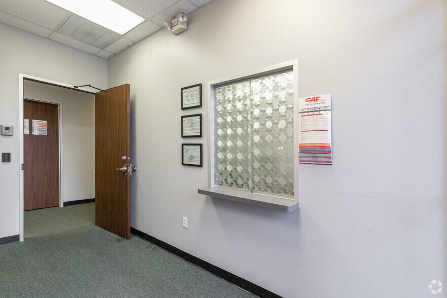 More Photos Of 5101-5111 Milwee St, Houston Warehouse For Lease