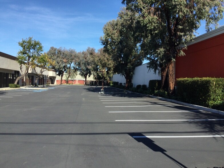 More Photos Of 1060 Terra Bella Ave, Mountain View Research And Development For Lease