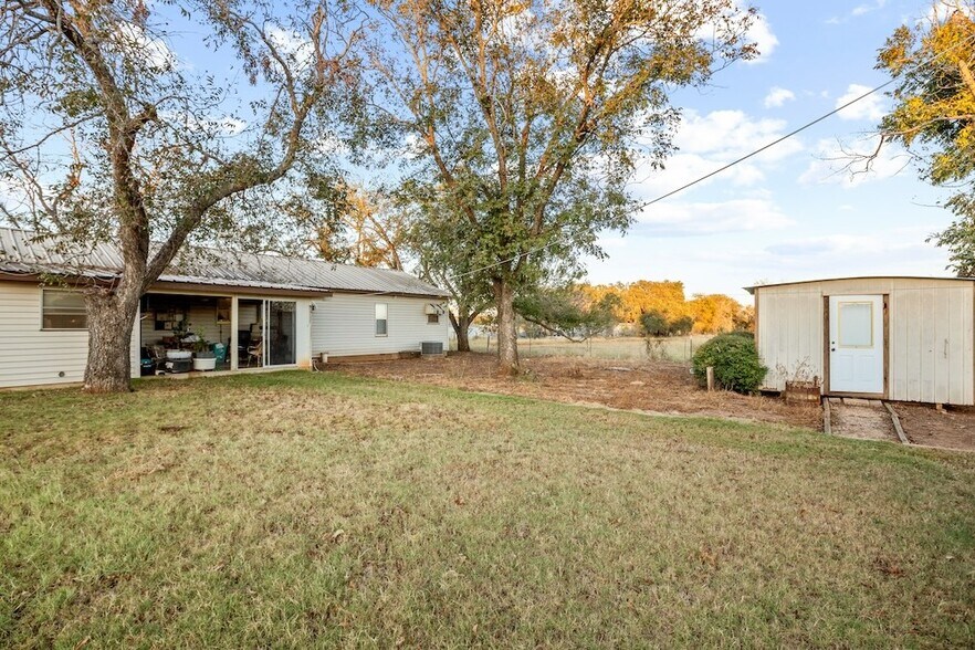 More Photos Of 1731 W US Highway 290, Fredericksburg Office Residential For Sale